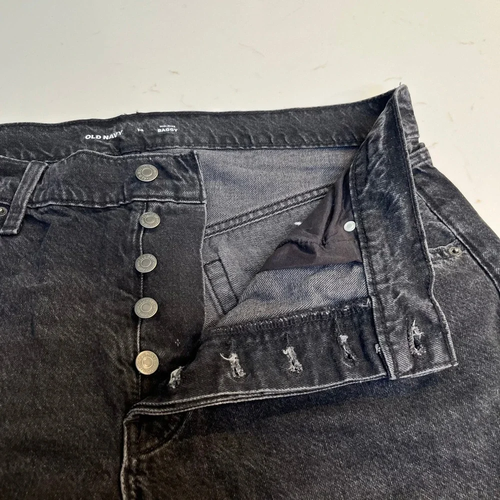 Old Navy Women's Mid-Rise Baggy Denim Shorts Black Button Fly Raw Hem Sz 14 NEW
